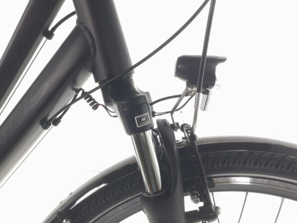 Polkupyörän etuhaarukka ja etuvalo