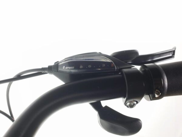 Pyörän ohjaustangon vaihteet kahdeksalla nopeudella