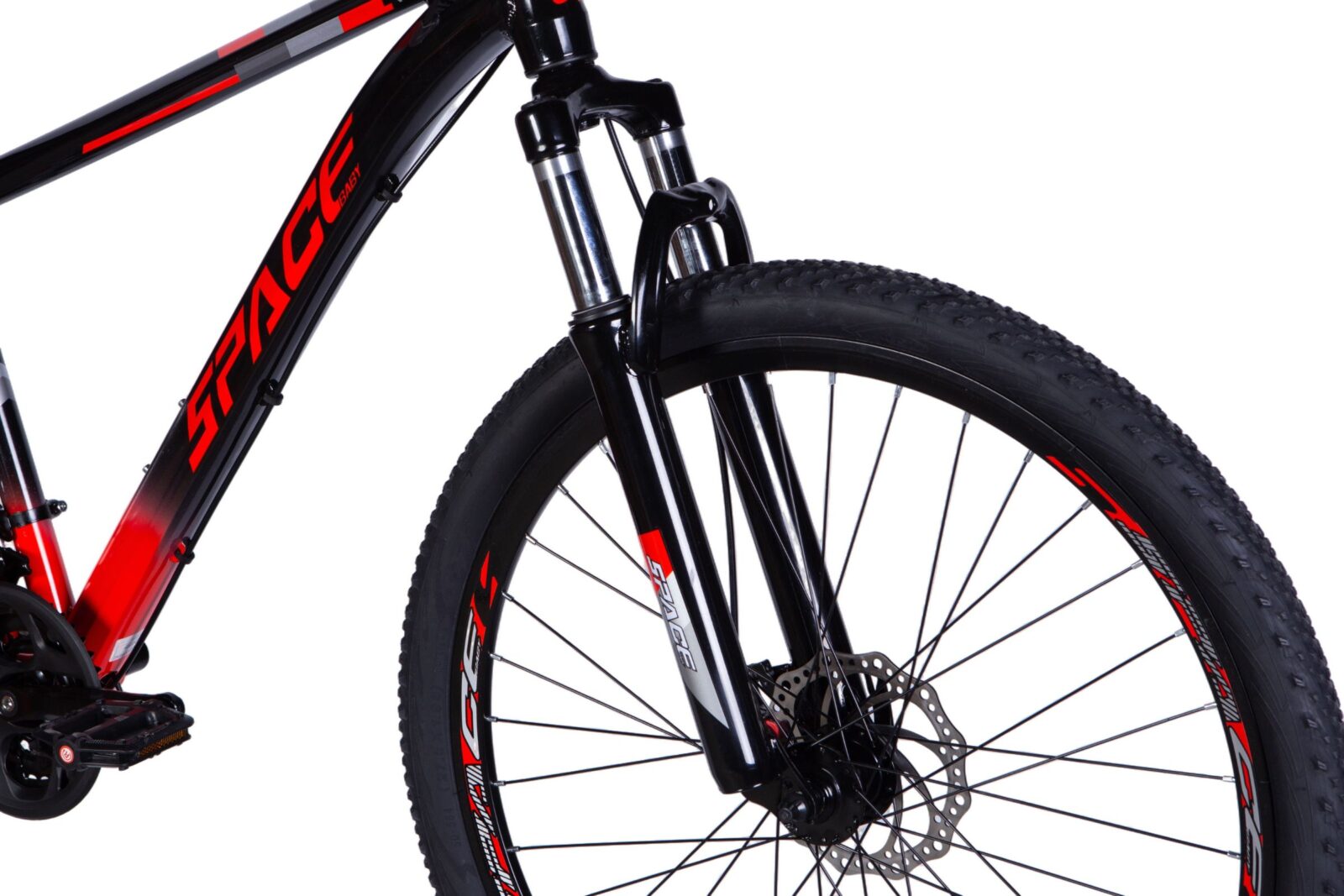 Mustapohjainen maastopyörä punaisilla yksityiskohdilla.
