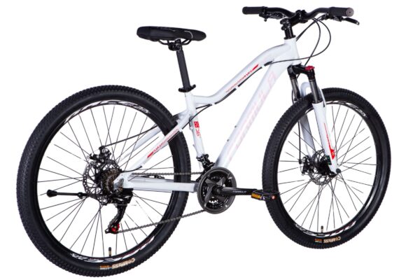 Valkoinen maastopyörä eri kulmasta.