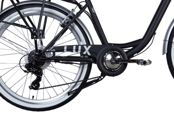 Sähköpyörän takapyörä ja moottori LUX-logolla