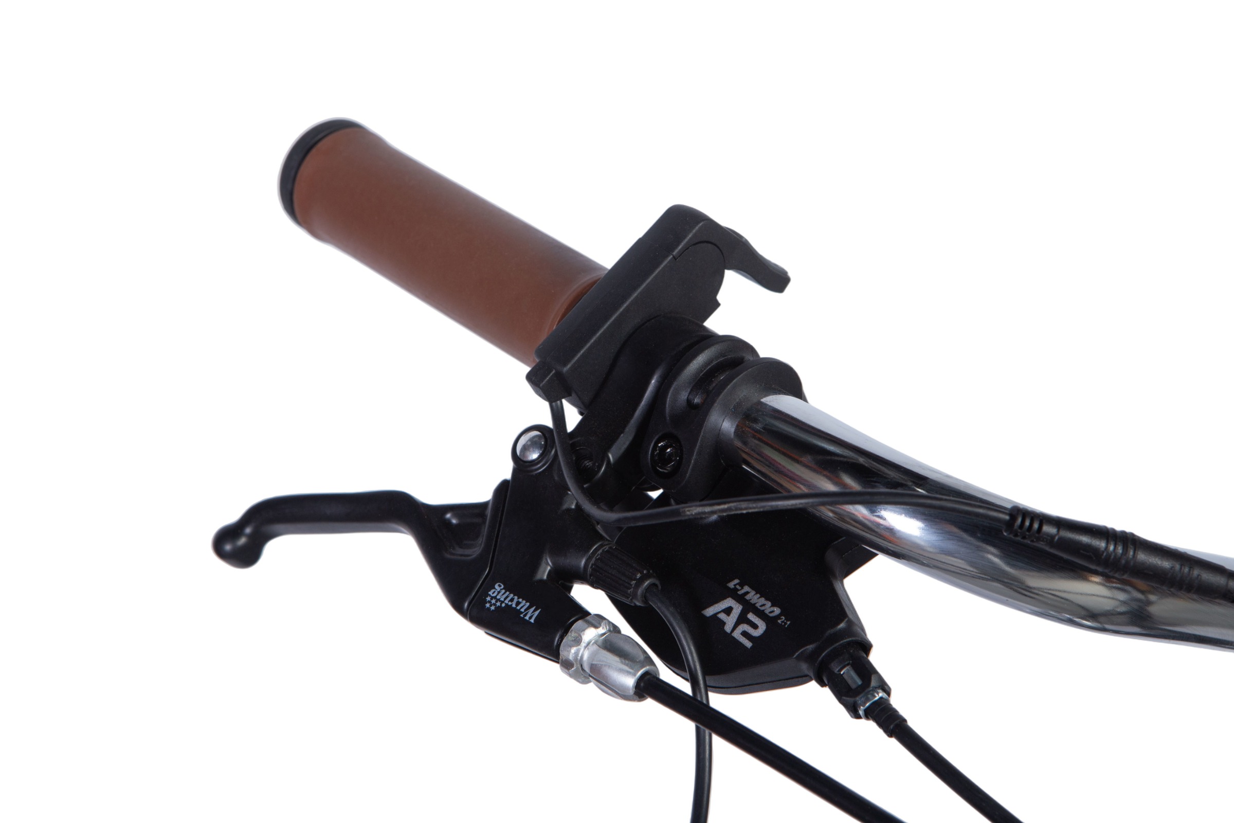 Polkupyörän ohjaustangon vaihde- ja jarrukahvat lähikuvassa