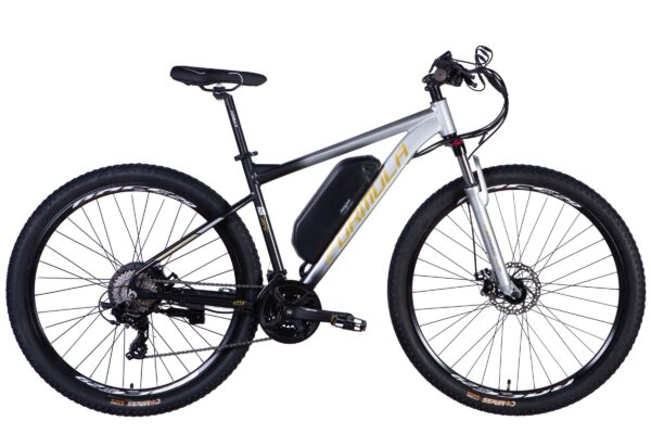 Sähkömaastopyörä hopealla rungolla ja mustilla renkailla