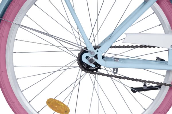 Polkupyörän vaaleansininen runko ja vaaleanpunainen rengas.
