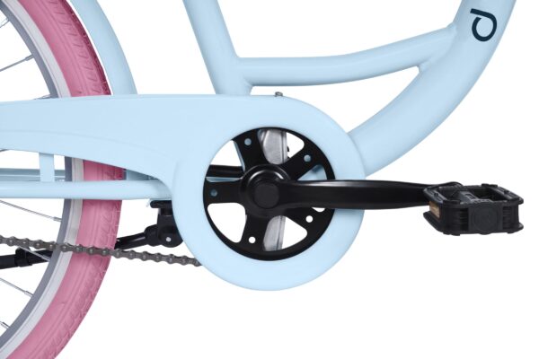 Vaaleansininen polkupyörä, vaaleanpunaiset renkaat