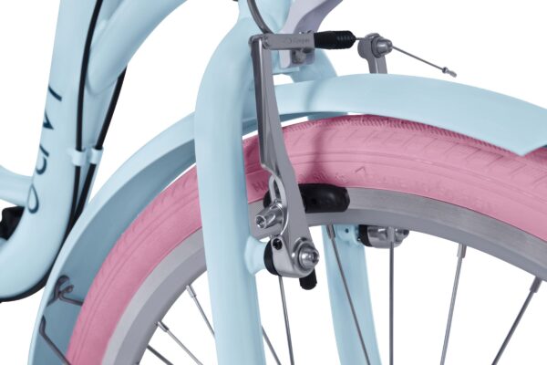 Pyörän vaaleansininen runko ja vaaleanpunainen rengas.