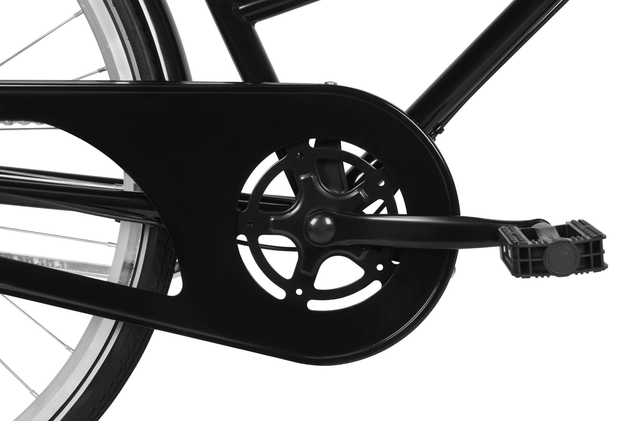 Polkupyörän kampi ja ketjusuoja lähikuvassa