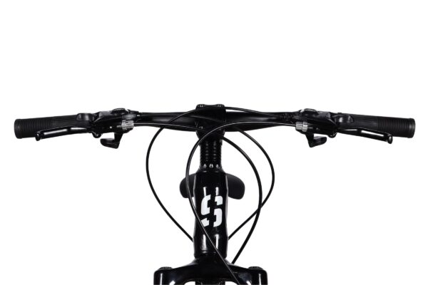 Maastopyörän ohjaustanko ja vaijerit.